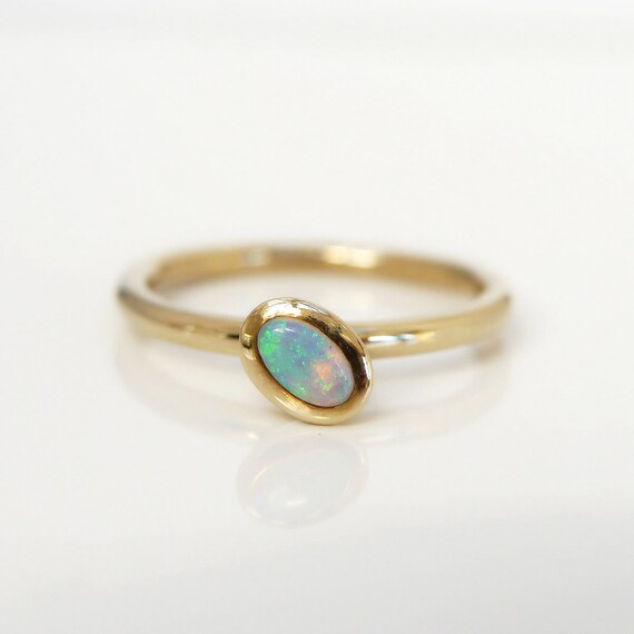 9 Karat Gelbgold Oval Opal Ring Stapelbarer Ring Etsy