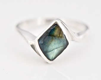 Labradorite Ring Handmade Sterling Silver Labradorite Ring - Womens Ring - Stone Ring