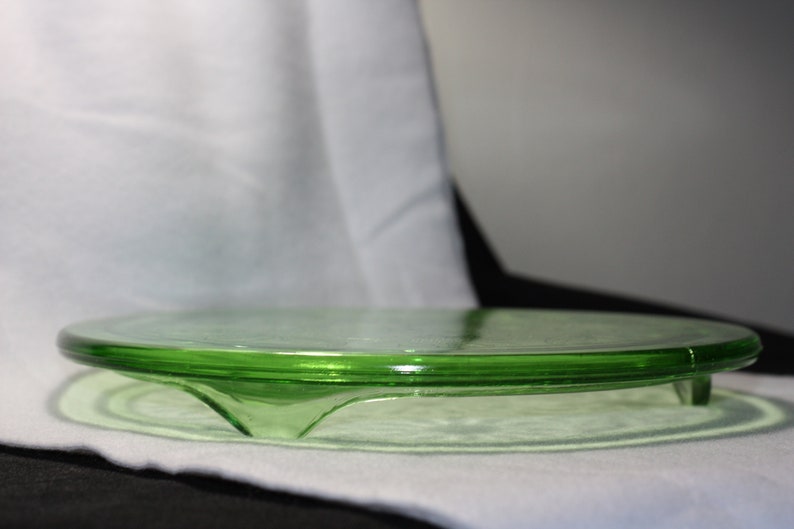 Jeanette Co 1930/'s bright green Sunflower pattern 3 footed cake stand