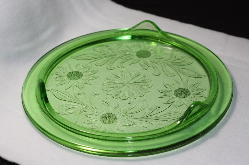 Jeanette Co 1930/'s bright green Sunflower pattern 3 footed cake stand