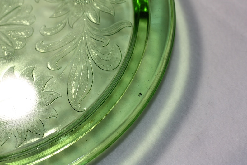 Jeanette Co 1930/'s bright green Sunflower pattern 3 footed cake stand