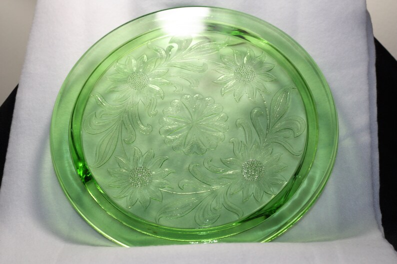 Jeanette Co 1930/'s bright green Sunflower pattern 3 footed cake stand