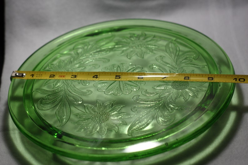 Jeanette Co 1930/'s bright green Sunflower pattern 3 footed cake stand