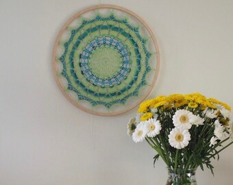 Dromenvanger blau groen, muurdecoratie, boho dromenvanger, slaapkamerdecoratie , gehaakte mandala, ronde muurdecoratie, kinderkamer