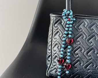 Colgante de bolso con forma de corazón rojo / Colgante de bolso de cristal checo azul / Accesorio de bolso con cuentas