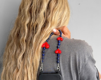 Bracelet à breloques pour téléphone avec pierres précieuses bleues et coeurs rouges - Accessoire rétro fait main