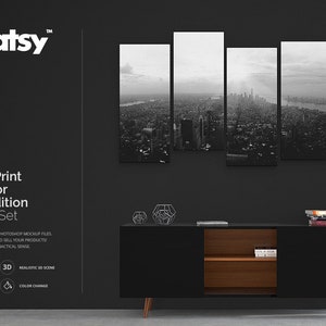 Puede incluir: Una maqueta de una pared negra con un conjunto de cuatro impresiones en lienzo en blanco y negro que representan una ciudad. Las impresiones están colgadas sobre un gabinete negro con un estante de madera. El gabinete está sentado en un piso gris. El texto "creatsy" está en la esquina superior izquierda de la imagen.