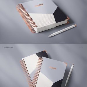 Op de afbeelding: Twee spiraalgebonden notitieboekjes met een geometrisch ontwerp in wit, grijs en zwart. De notitieboekjes hebben een koperkleurige binding en het woord "creatsy" staat op de voorzijde gedrukt.
