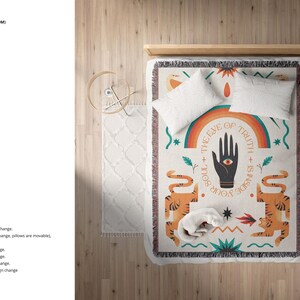 K&ouml;nnte beinhalten: Eine gewebte Wolldecke mit einem farbenfrohen Design, das eine Hand mit einem Auge, Tiger und den Text "The Eye of Truth + Is Inside Your Soul" zeigt.