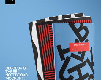 Close-up van mockup met drie notitieboekjes