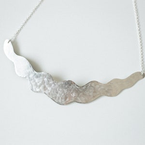 FINALIST of Etsy Design Awards // Necklace Silver Wave Collar ENARMOURED imagem 3