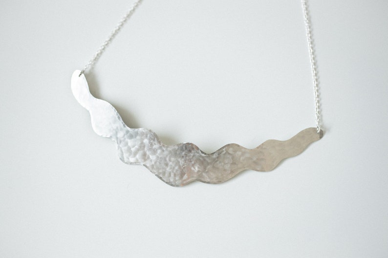 FINALIST of Etsy Design Awards // Necklace Silver Wave Collar ENARMOURED imagem 3