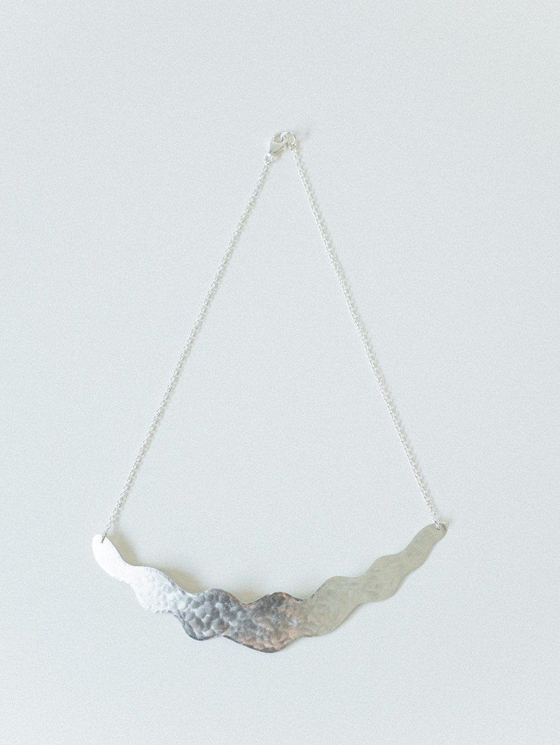 FINALIST of Etsy Design Awards // Necklace Silver Wave Collar ENARMOURED imagem 5