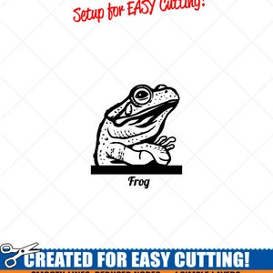 Puede incluir: Ilustración en blanco y negro de una rana sentada en una superficie. La imagen está etiquetada como "Frog" e incluye el texto "Setup for EASY Cutting!" y "CREATED FOR EASY CUTTING!" El texto indica que la imagen está optimizada para el corte CNC.