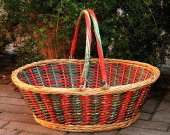 Oval wicker basket, 2 handles, two-tone baskets, laundry or vegetable basket, Rustic - Primitive, Kitchen Storage, Farm Decor, Folk Art