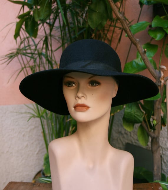 Large black felt hat, 1980s fashion- wool hat- f