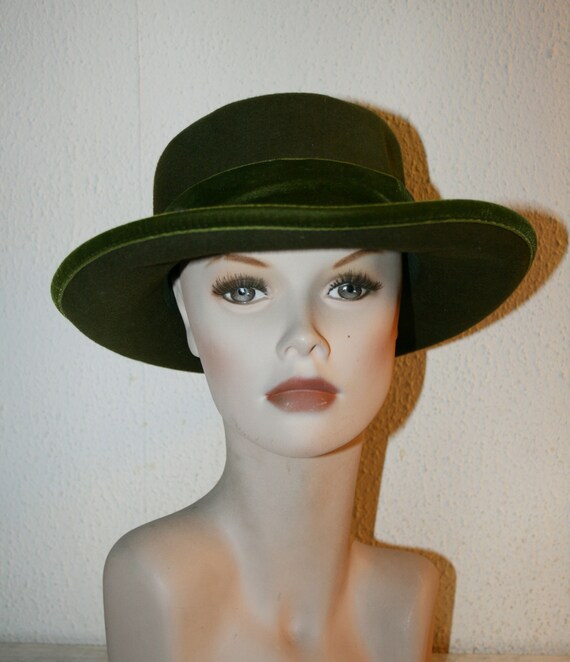 Vintage green hat, thermal Hat, velvet hat, ladies