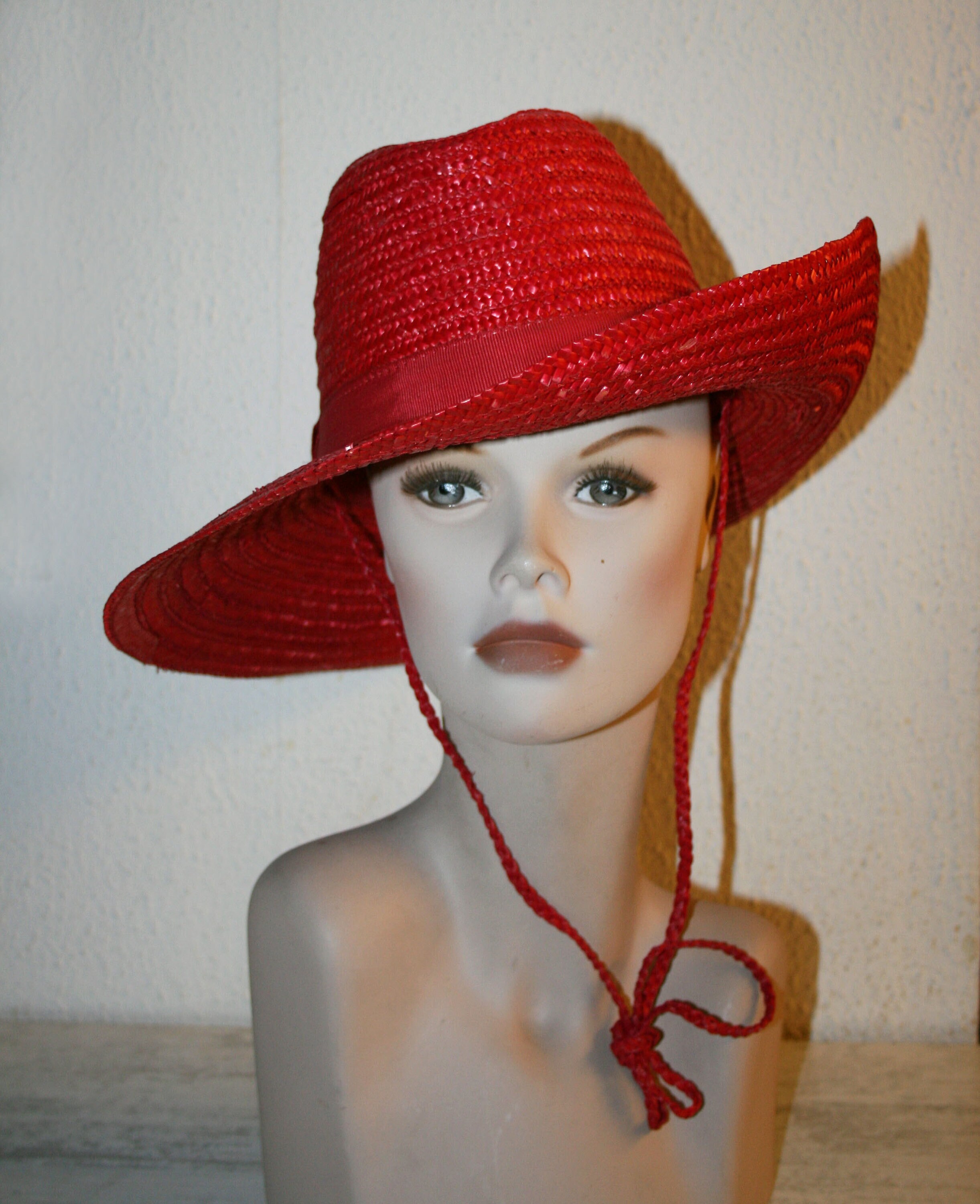 red beach hat