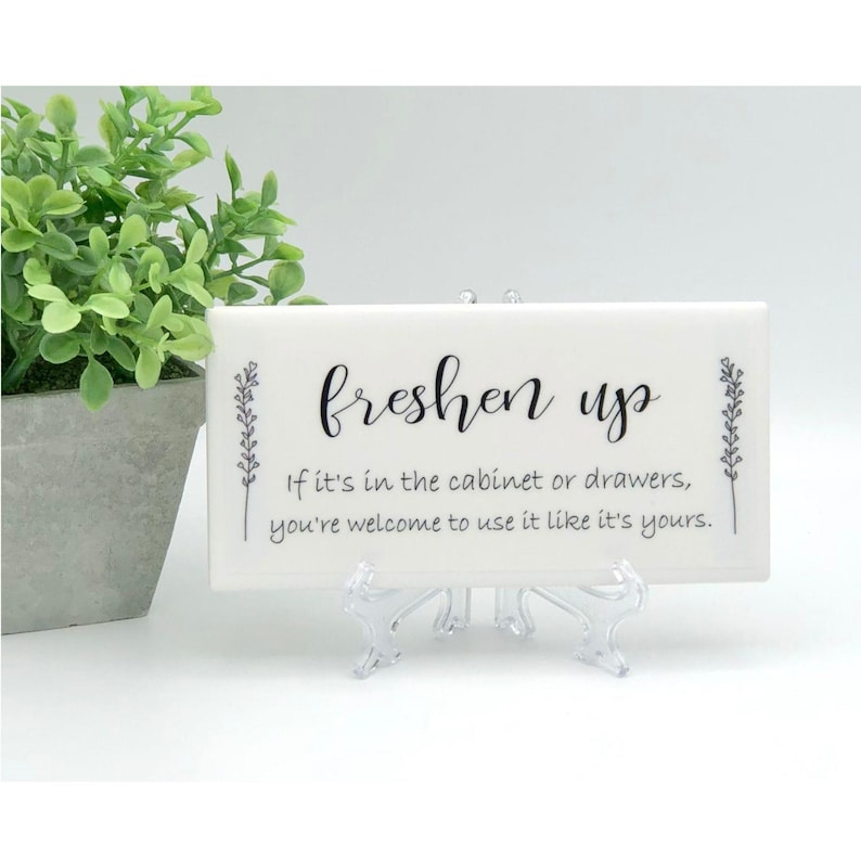 Guest Bathroom Ceramic Tile Sign: "Freshen Up" with Easel image 1