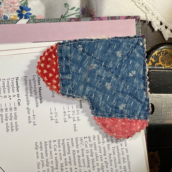 Vintage quilt heart shaped corner book mark