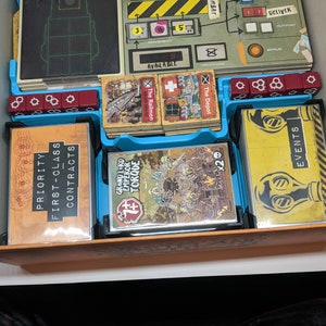 Wasteland Express Delivery Service Kortfack med ärmar - 3D-utskriven brädspelsorganisatör bild 6