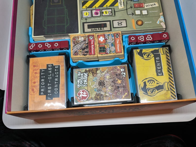Wasteland Express Delivery Service Kortfack med ärmar - 3D-utskriven brädspelsorganisatör bild 6