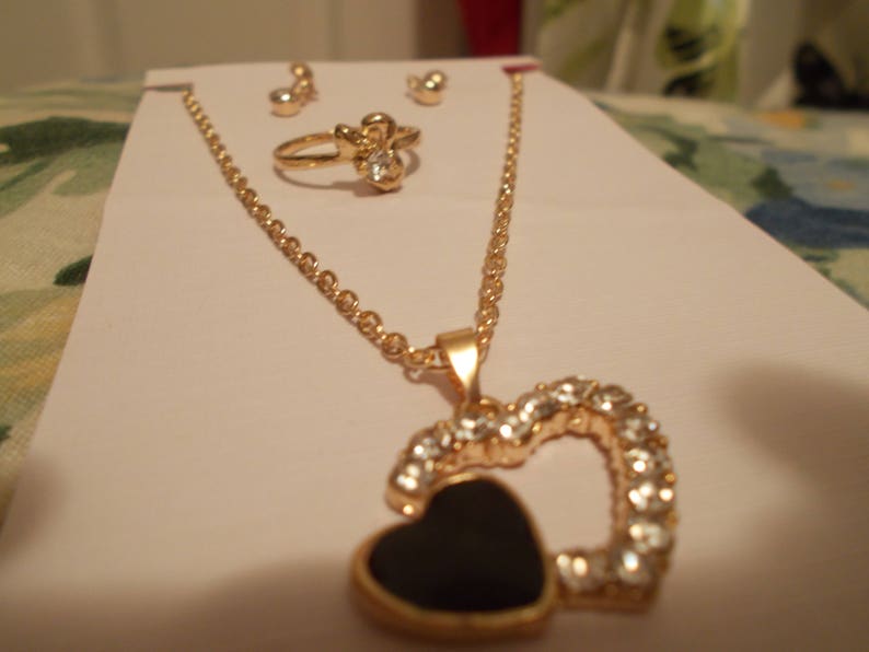 Vintage Heart Shaped Necklace With Earrings And Ring
