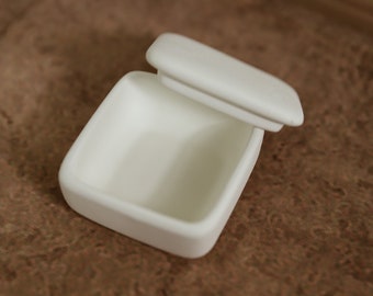 White terracotta square box 12x12x4 cm