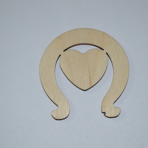 Sagoma miniatura in legno artigianale con ferro di cavallo e cuore cm 2