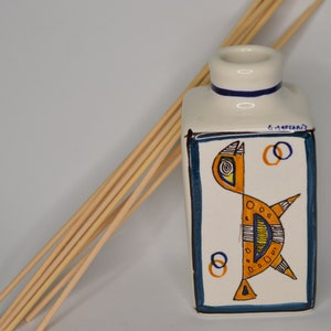 Ceramiczny pojemnik na perfumy marki Castelli, wykonany ręcznie i ręcznie malowany, upominki o wymiarach 11x5x5 cm