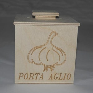 Handmade wooden garlic holder 10x10x10 cm