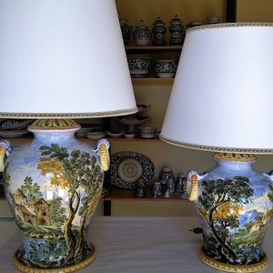 Hand-painted Castelli ceramic lamp