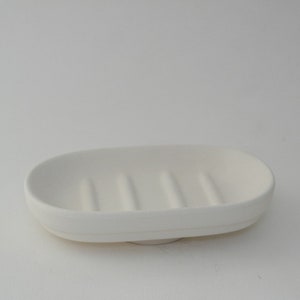 Oval soap dish in white terracotta 15 cm