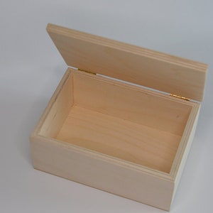 Rectangular beech wood box 16x11x7 cm