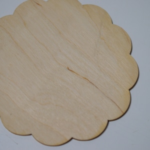 Pack of 20 handmade round wooden flower shapes 7 cm