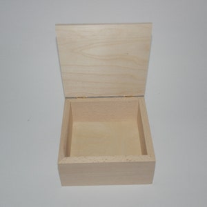 Scatola quadrata in legno di faggio cm 16x16x7