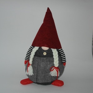Gnome Türclip burgunderrot Hut und Zöpfe weiblich cm 45