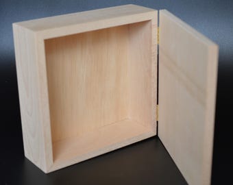 Square box in beech wood 17x17x7 cm