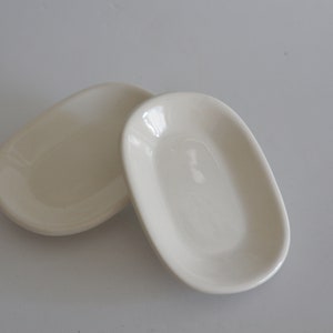 oval bowl in handcrafted white ceramic favors gift 10,5x7,5x2 cm