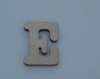 Letter in handcrafted wood cm 3