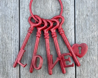 Hängende Liebesschlüssel, Gusseisenschlüssel, Bauernhausdekor, Jailer-Schlüssel, antikes Schlüsseldekor, Eisen-Wanddekor
