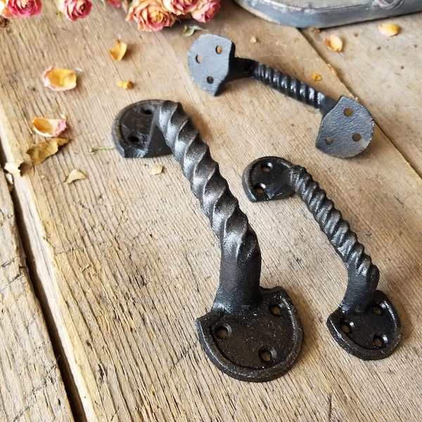 Twisted Cast Iron Door Pull: Barnhouse Gate Handle