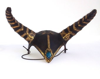 schwarzer Kopfschmuck mit Hörnern für eine Frau • ägyptischer Fantasy-Helm  • Halbhelm larp und Theater