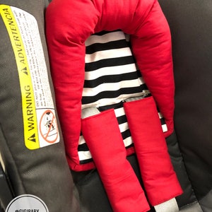 男の子と女の子の赤ちゃん用カーシートヘッドサポートクッションインサートとストラップカバーセット