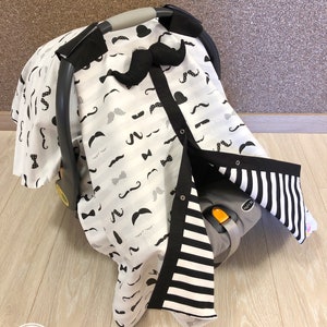 カーシートキャノピーカバー 黒と白のストライプと口ひげの男の子