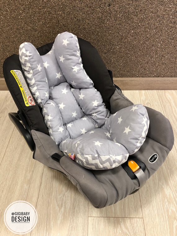 Auto Sitzkissen Kissen Kopfstütze und Körperstütze Baby Junge und Mädchen  mit grauen Sternen und Chevron - .de