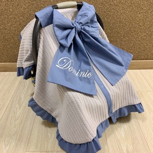 カーシートキャノピーカバー 女の子と男の子用 グレーピケ生地 ブルーのリボンとフリル付き パーソナライズカーシートカバー (綿100%)