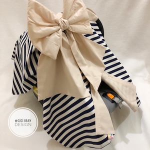 Luifel babyautostoeltje, marineblauwe strepen met beige strik - Gepersonaliseerde katoenen autostoelhoes