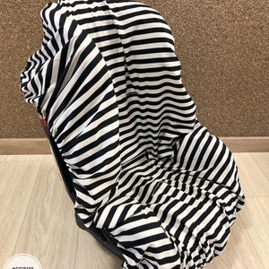Bezug und Bezug für Kleinkinderautositz mit schwarz-weißen Streifen