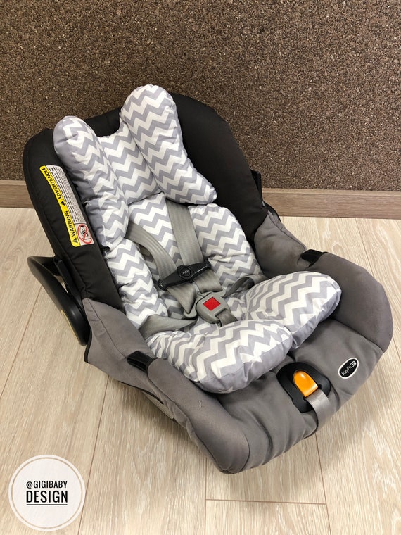 Auto Sitzkissen Kissen Kopfstütze und Körperstütze Baby Junge und Mädchen  mit grauen Sternen und Chevron - .de